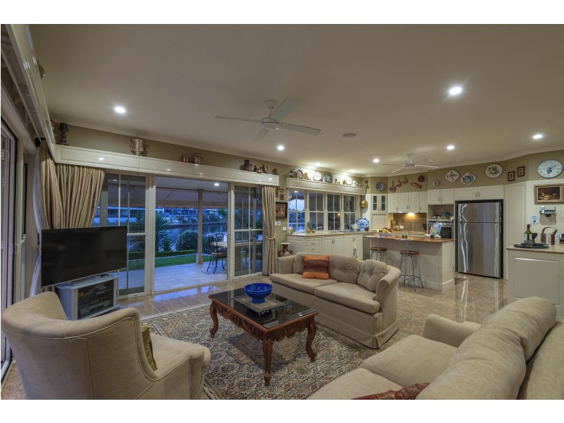 35 Baywater Dr, Twin Waters QLD 4564