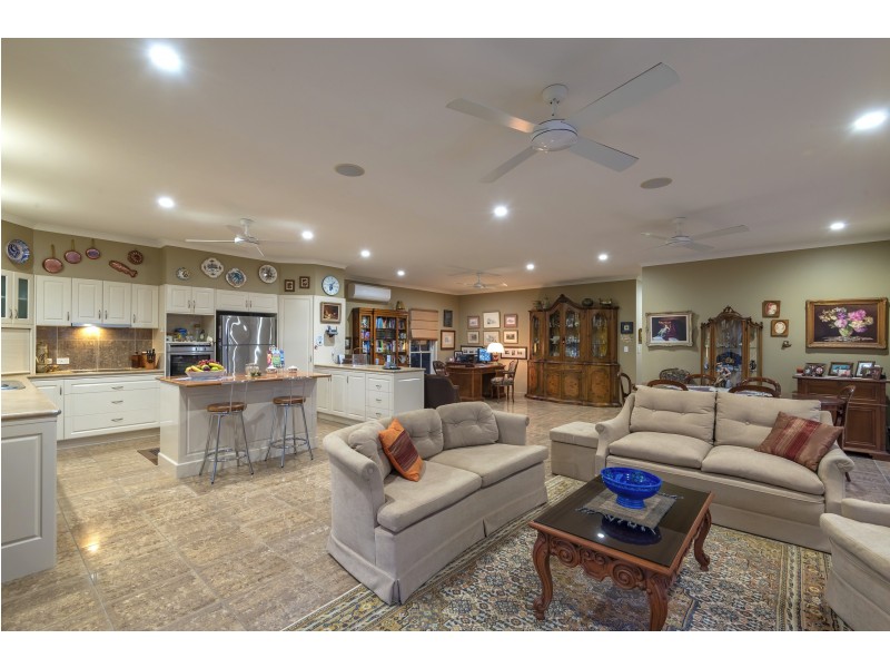 35 Baywater Dr, Twin Waters QLD 4564