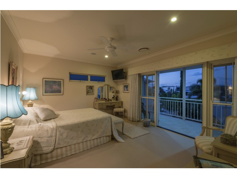 35 Baywater Dr, Twin Waters QLD 4564