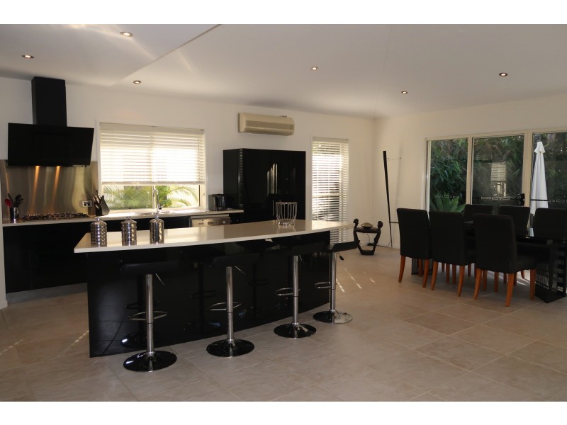 22 Baker-finch Pl, Twin Waters QLD 4564