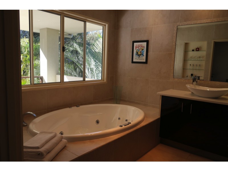 22 Baker-finch Pl, Twin Waters QLD 4564