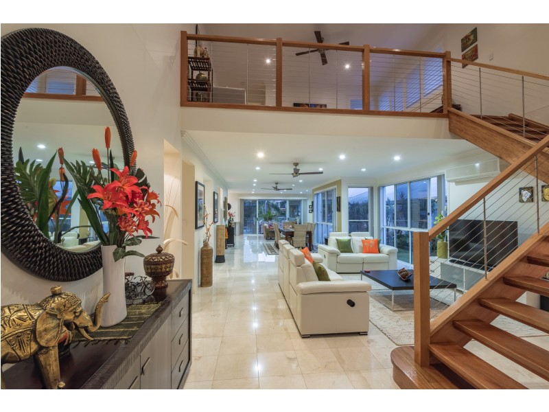 77 Prestwick Dr, Twin Waters QLD 4564