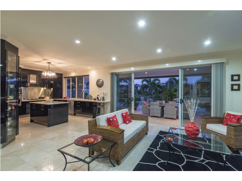 77 Prestwick Dr, Twin Waters QLD 4564