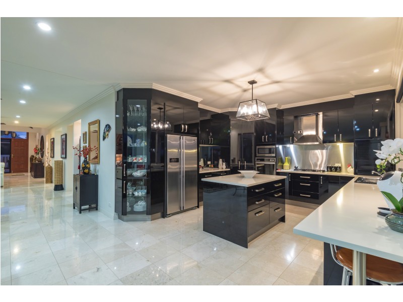 77 Prestwick Dr, Twin Waters QLD 4564