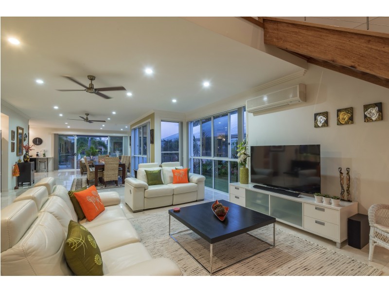 77 Prestwick Dr, Twin Waters QLD 4564