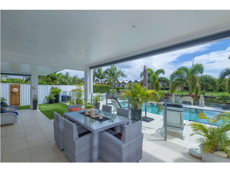 77 Prestwick Dr, Twin Waters QLD 4564