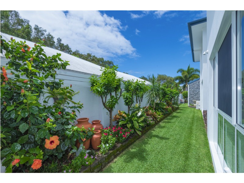 77 Prestwick Dr, Twin Waters QLD 4564