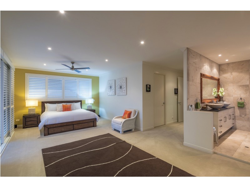 77 Prestwick Dr, Twin Waters QLD 4564