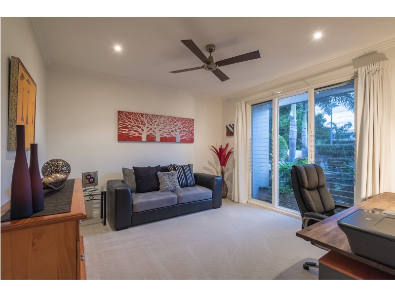 77 Prestwick Dr, Twin Waters QLD 4564