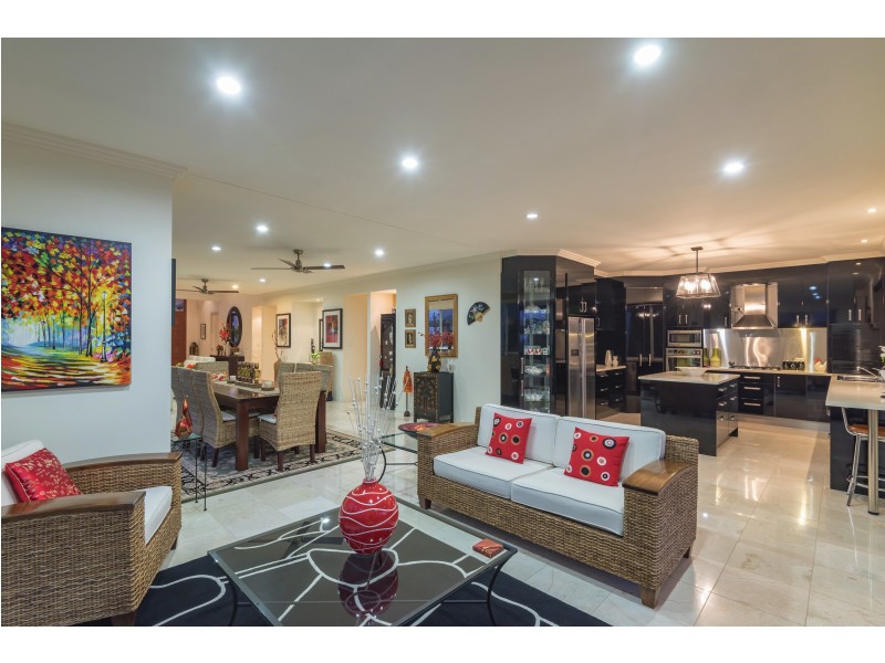 77 Prestwick Dr, Twin Waters QLD 4564