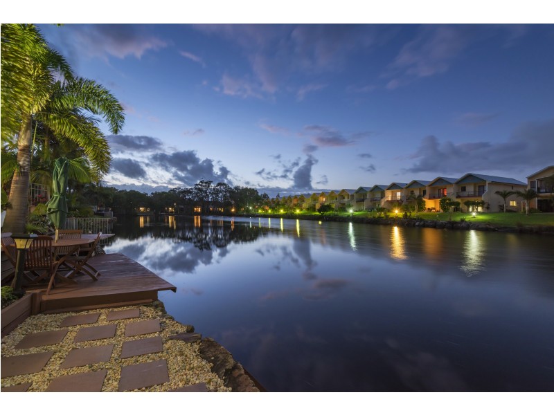 77 Prestwick Dr, Twin Waters QLD 4564