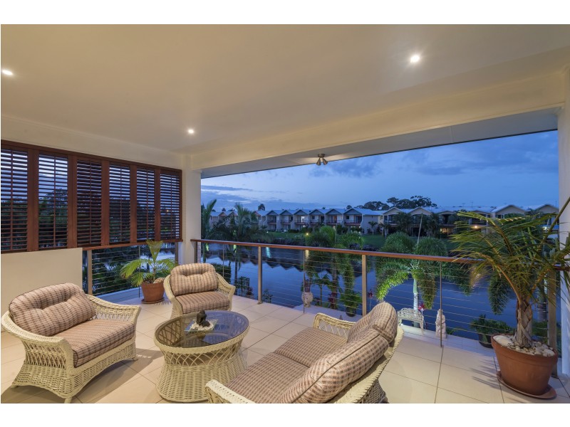 77 Prestwick Dr, Twin Waters QLD 4564