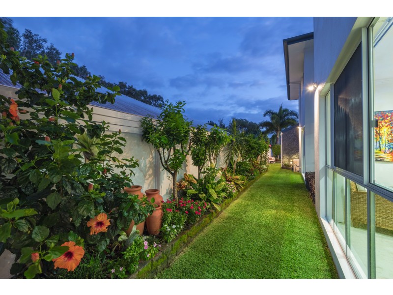 77 Prestwick Dr, Twin Waters QLD 4564