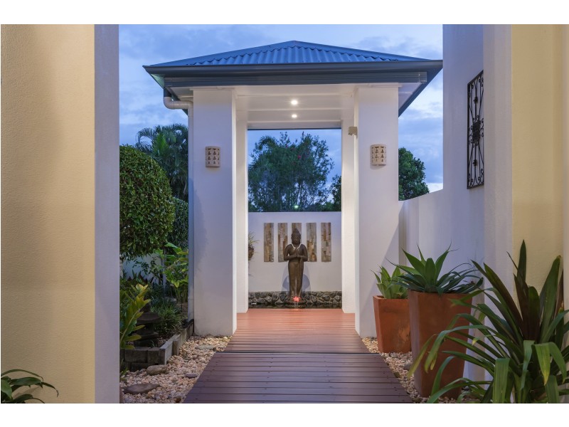 77 Prestwick Dr, Twin Waters QLD 4564