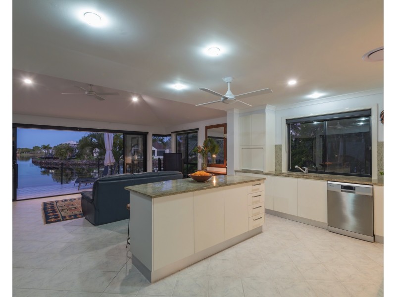 15 Nautilus Pl, Twin Waters QLD 4564