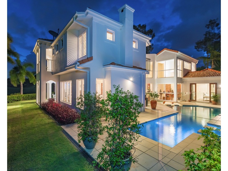 8 Baker-finch Pl, Twin Waters QLD 4564