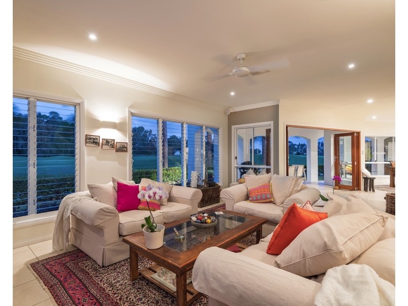 8 Baker-finch Pl, Twin Waters QLD 4564