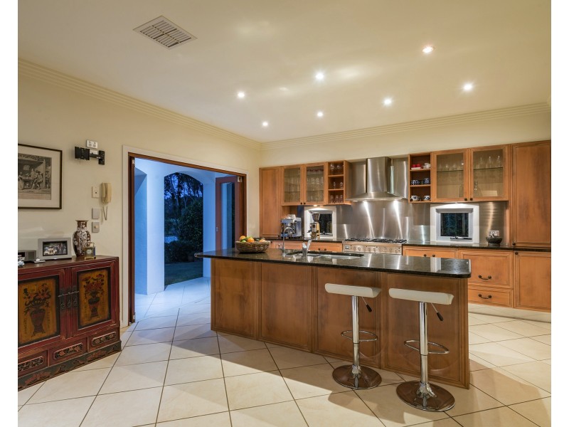8 Baker-finch Pl, Twin Waters QLD 4564