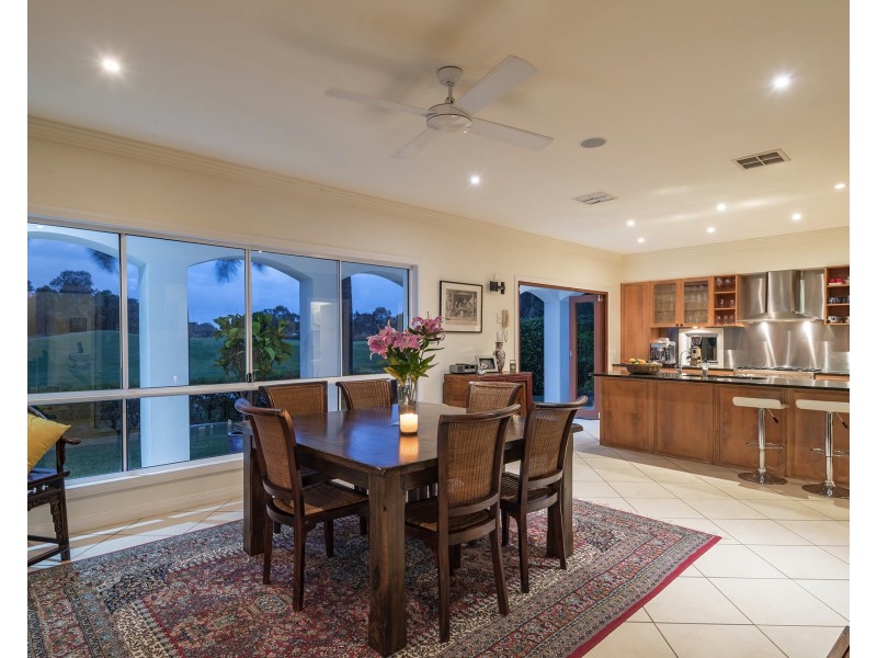 8 Baker-finch Pl, Twin Waters QLD 4564