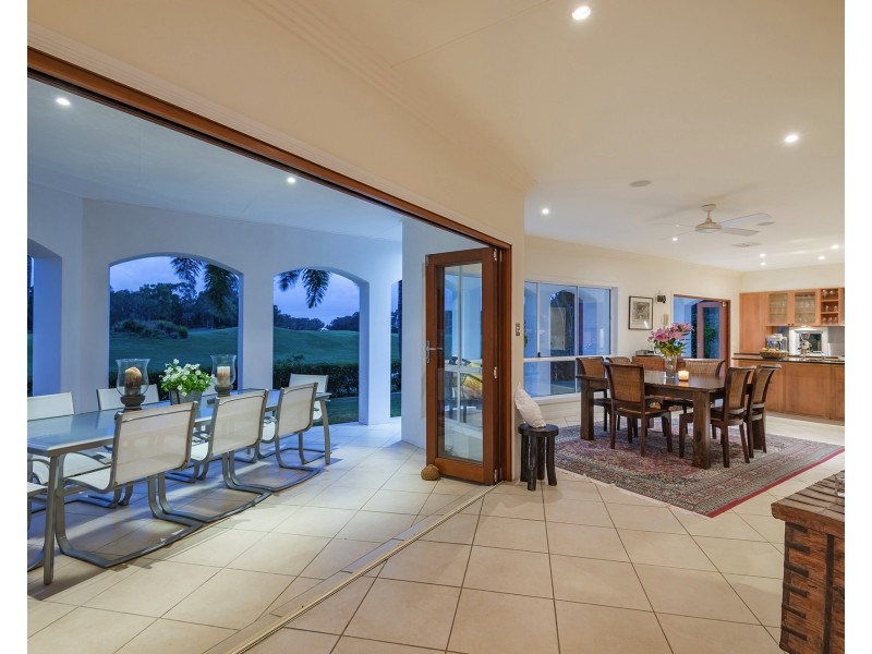 8 Baker-finch Pl, Twin Waters QLD 4564