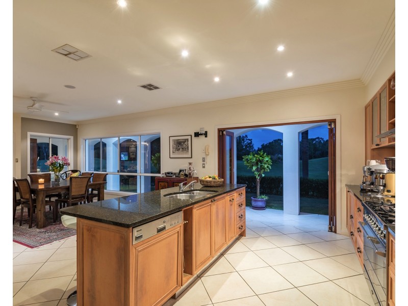 8 Baker-finch Pl, Twin Waters QLD 4564