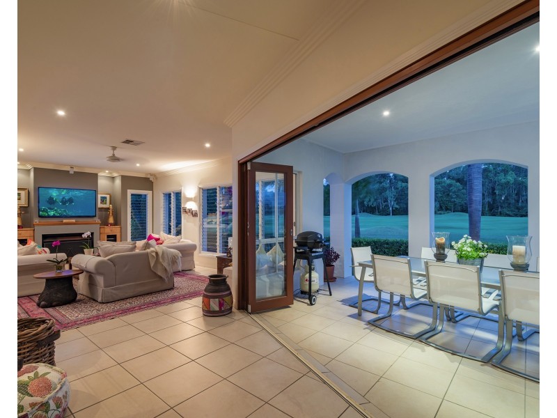 8 Baker-finch Pl, Twin Waters QLD 4564