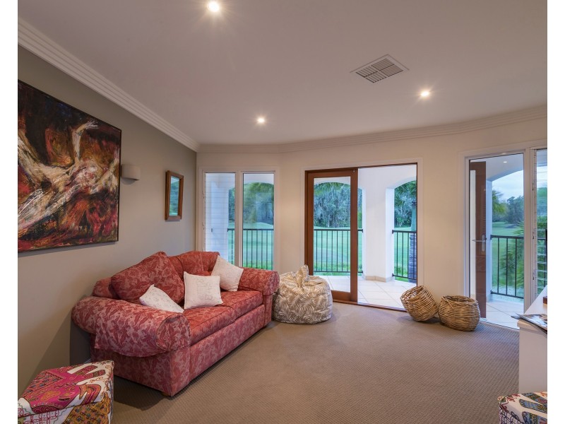 8 Baker-finch Pl, Twin Waters QLD 4564