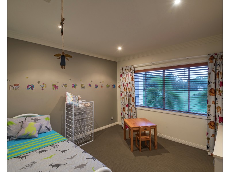 8 Baker-finch Pl, Twin Waters QLD 4564