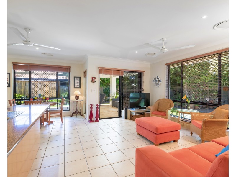 42 Prestwick Dr, Twin Waters QLD 4564