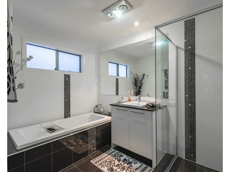 36 Anchorage Cct, Twin Waters QLD 4564