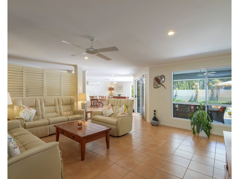 6 Peatling Lane, Twin Waters QLD 4564