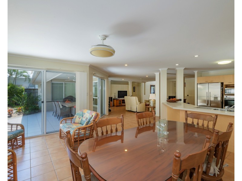 6 Peatling Lane, Twin Waters QLD 4564