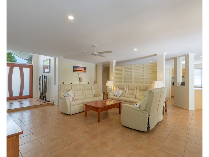 6 Peatling Lane, Twin Waters QLD 4564