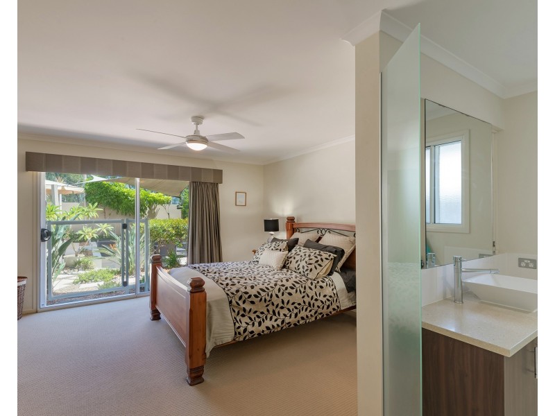 6 Peatling Lane, Twin Waters QLD 4564