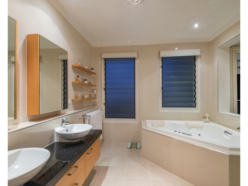 12 Oceanic Ct, Twin Waters QLD 4564