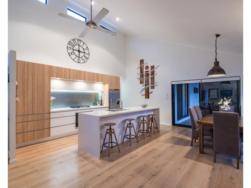 6 Sunview Dr, Twin Waters QLD 4564