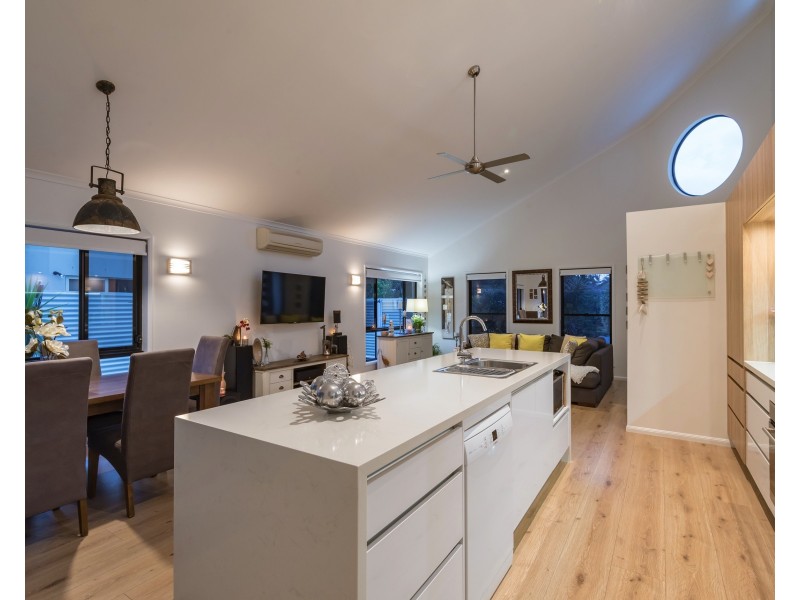 6 Sunview Dr, Twin Waters QLD 4564