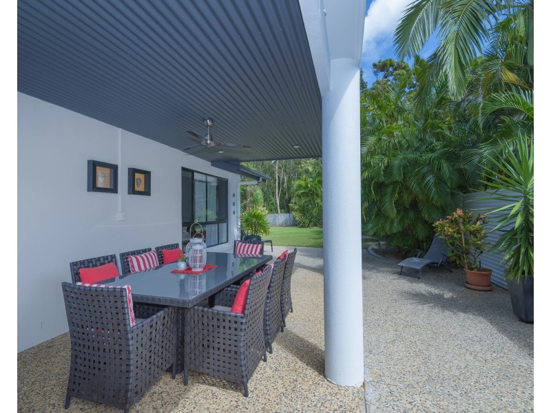 6 Sunview Dr, Twin Waters QLD 4564