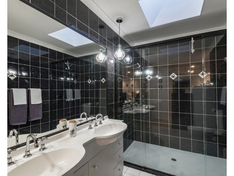 6 Sunview Dr, Twin Waters QLD 4564