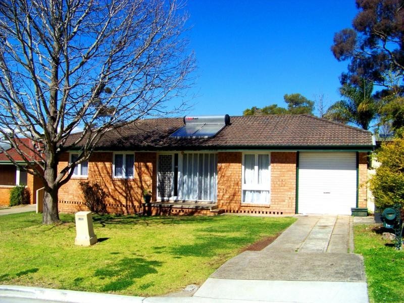 10 Poplar Crescent, Bradbury NSW 2560