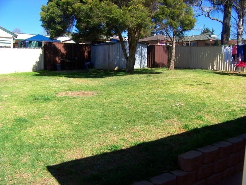 10 Poplar Crescent, Bradbury NSW 2560