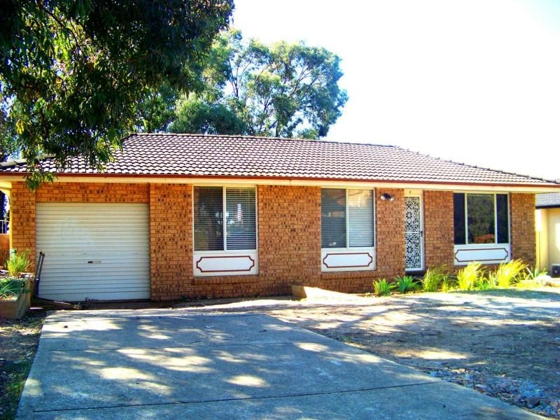 4 Nancy Place, Ambarvale NSW 2560
