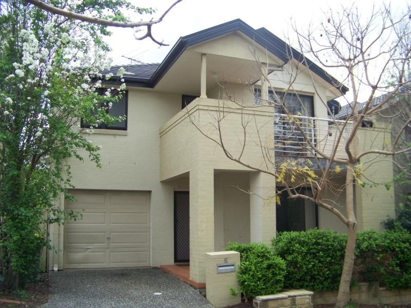 8 Greenwich Walk, Campbelltown NSW 2560