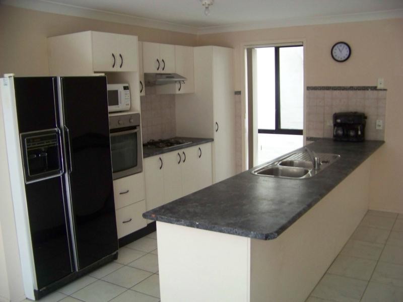 8 Greenwich Walk, Campbelltown NSW 2560