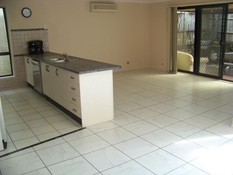 8 Greenwich Walk, Campbelltown NSW 2560