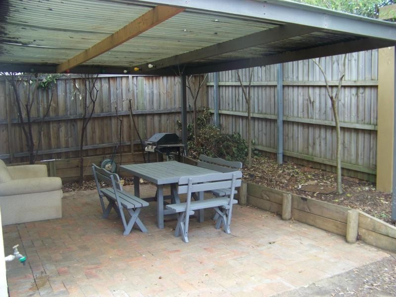 8 Greenwich Walk, Campbelltown NSW 2560