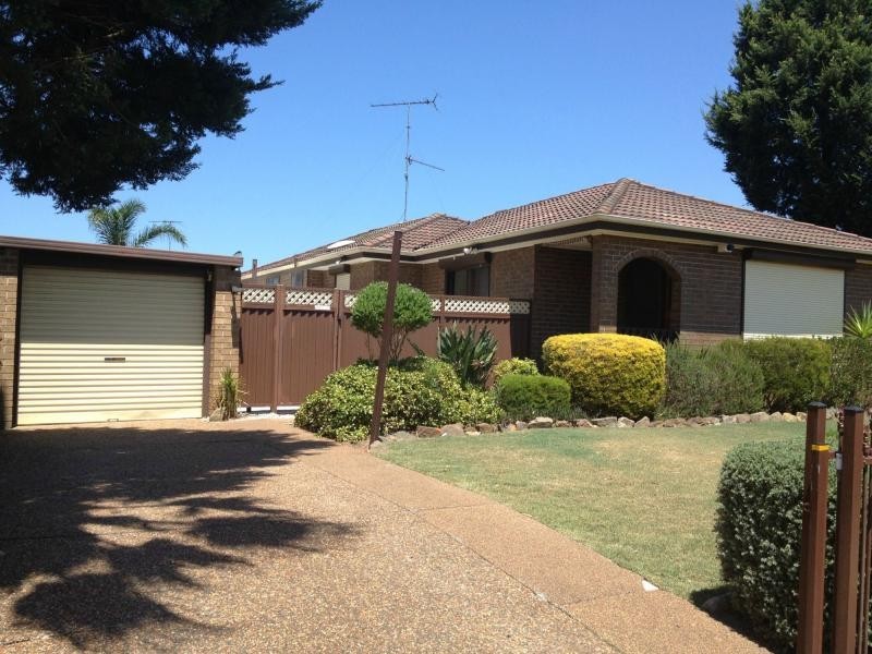 253 Copperfield Drive, Rosemeadow NSW 2560