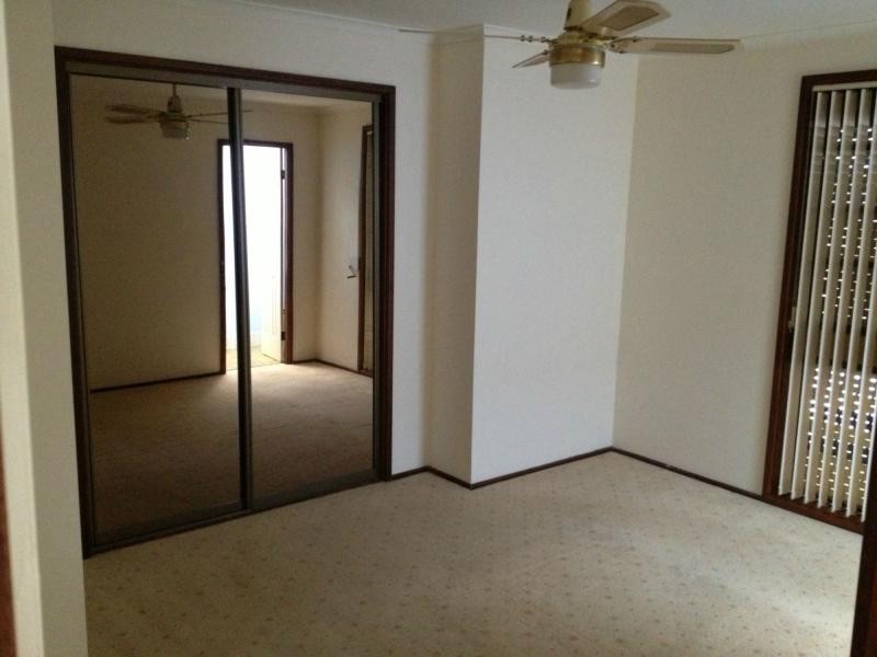 253 Copperfield Drive, Rosemeadow NSW 2560
