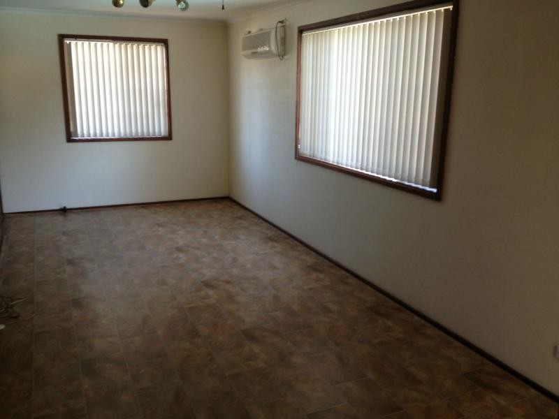 253 Copperfield Drive, Rosemeadow NSW 2560