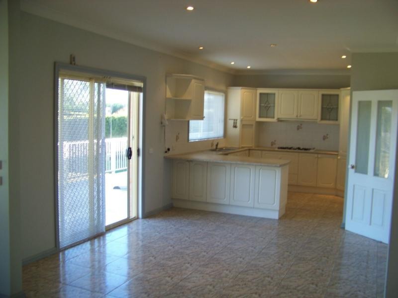 12 Carisbrooke Row, Bowral NSW 2576